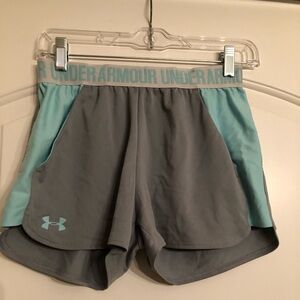 Under Armour Heat Gear  Women's Running  Shorts with 2 side pockets - Size Small